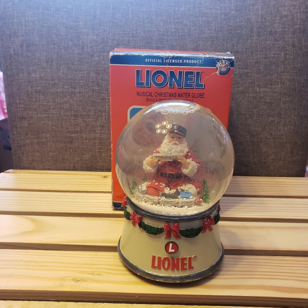 Lionel | Musical‎ Christmas Water/Snow Globe